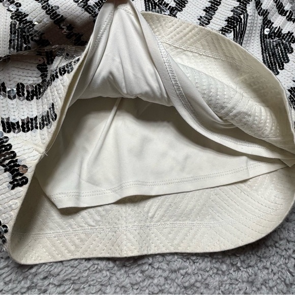 Express Skirt Womens Small Mini Sequins Silver White Bodycon Aztec Flashy Glitz - Picture 3 of 5